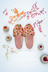 Gulzar Blooms Juti – Peach & Petals Edition