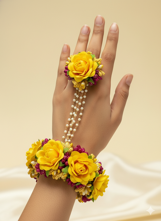 Haldi Hues Hathphool Set