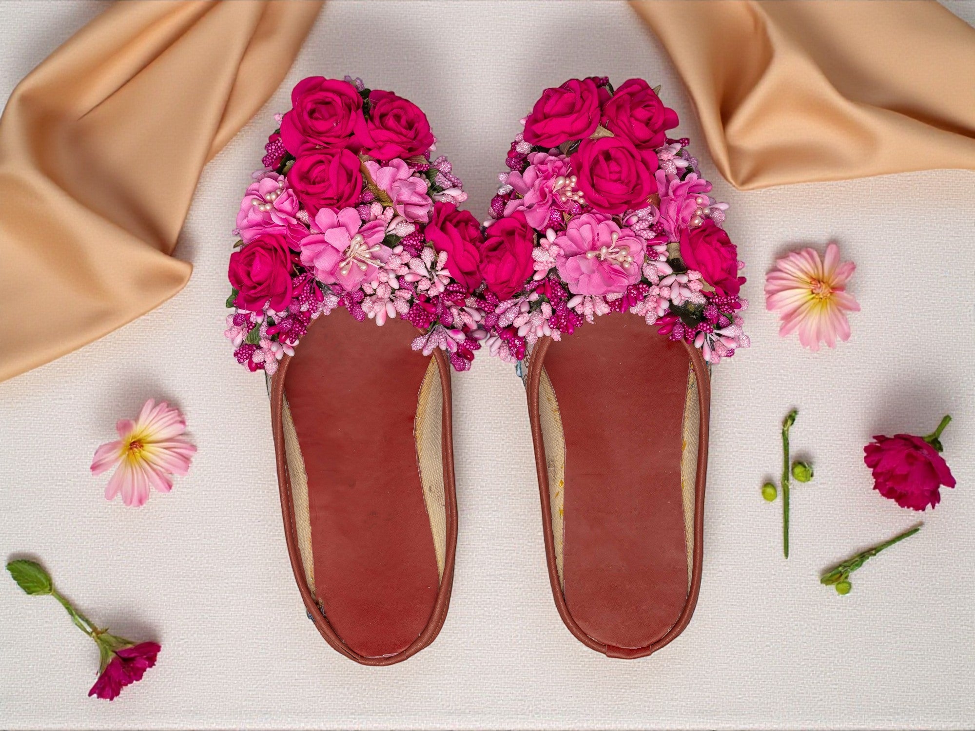 Gulaabi Nazar – Bold Bridal Floral Juti