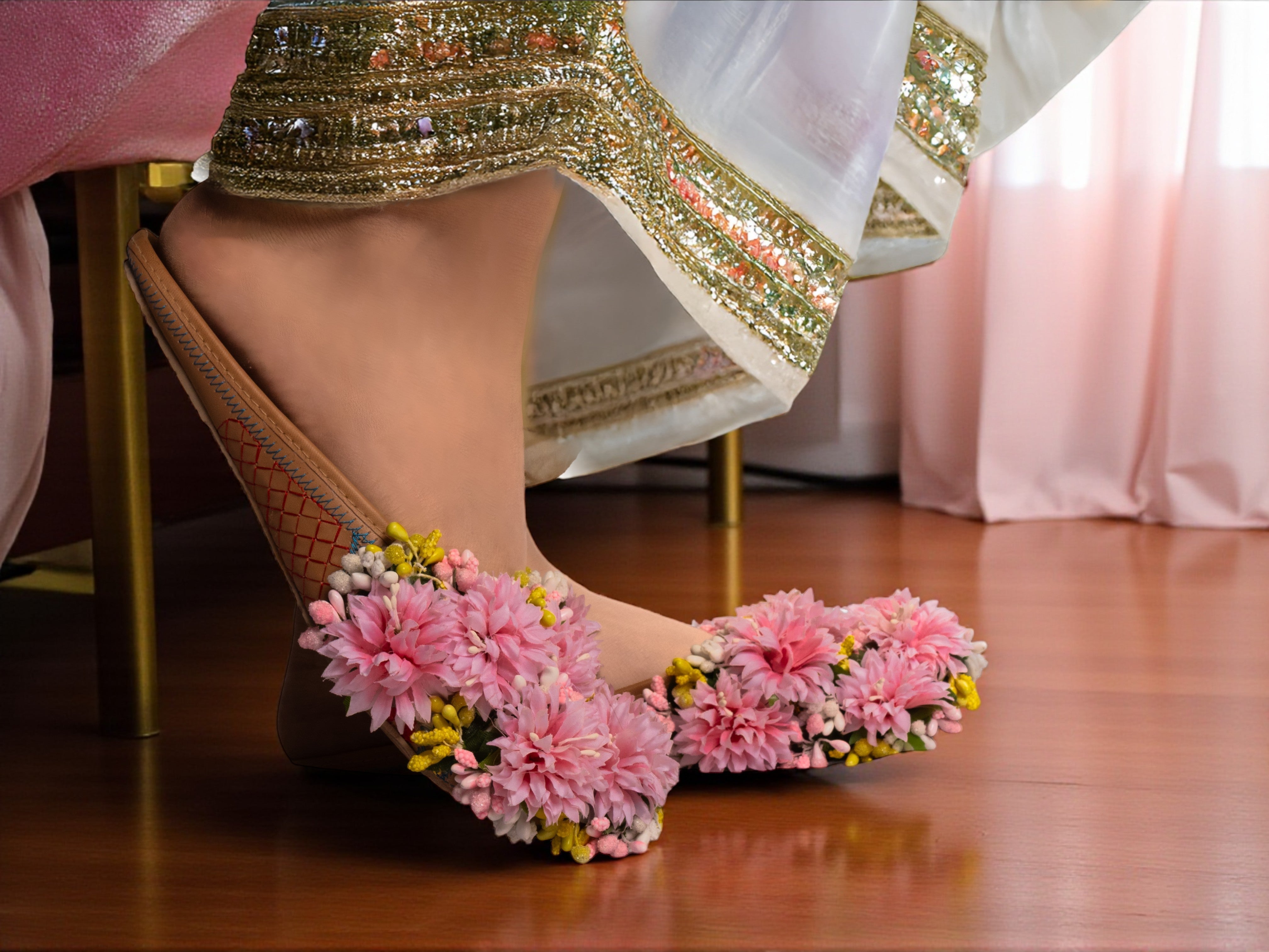 Gulabi Gulshan Floral Juti – Soft Pink Delight