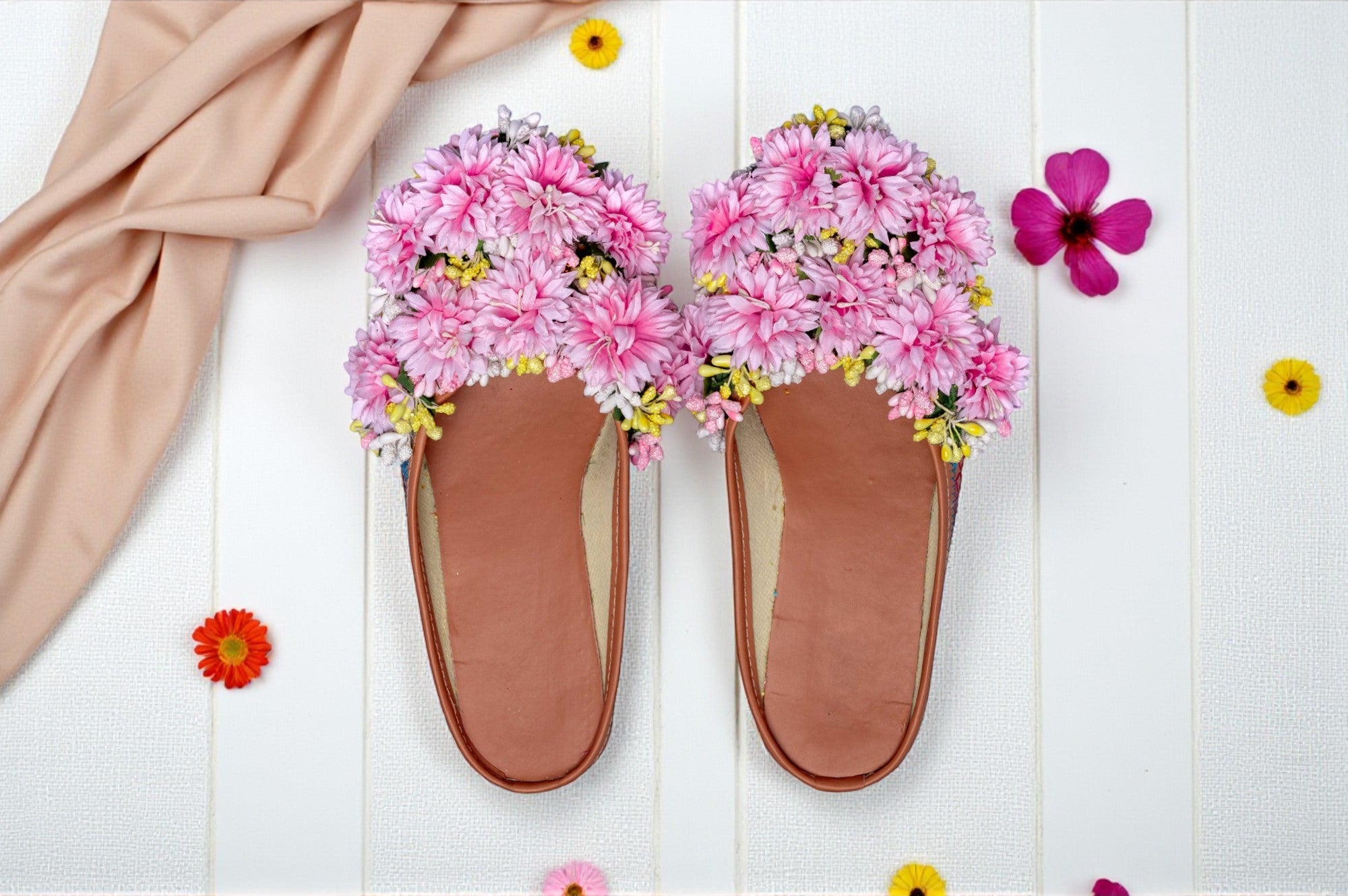 Gulabi Gulshan Floral Juti – Soft Pink Delight