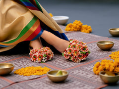 Gulzar Blooms Juti – Peach & Petals Edition