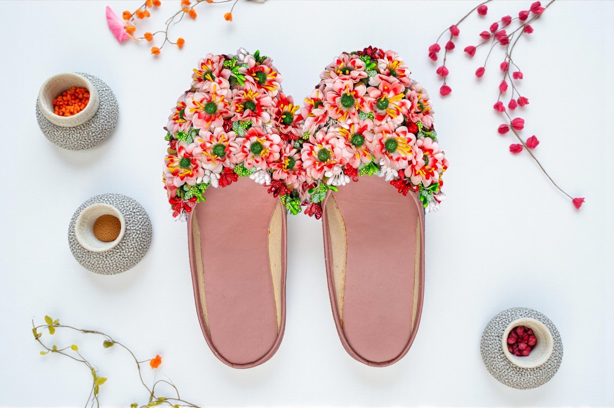 Gulzar Blooms Juti – Peach & Petals Edition