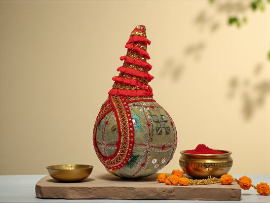 Rajwada Handcrafted nariyal - Pista