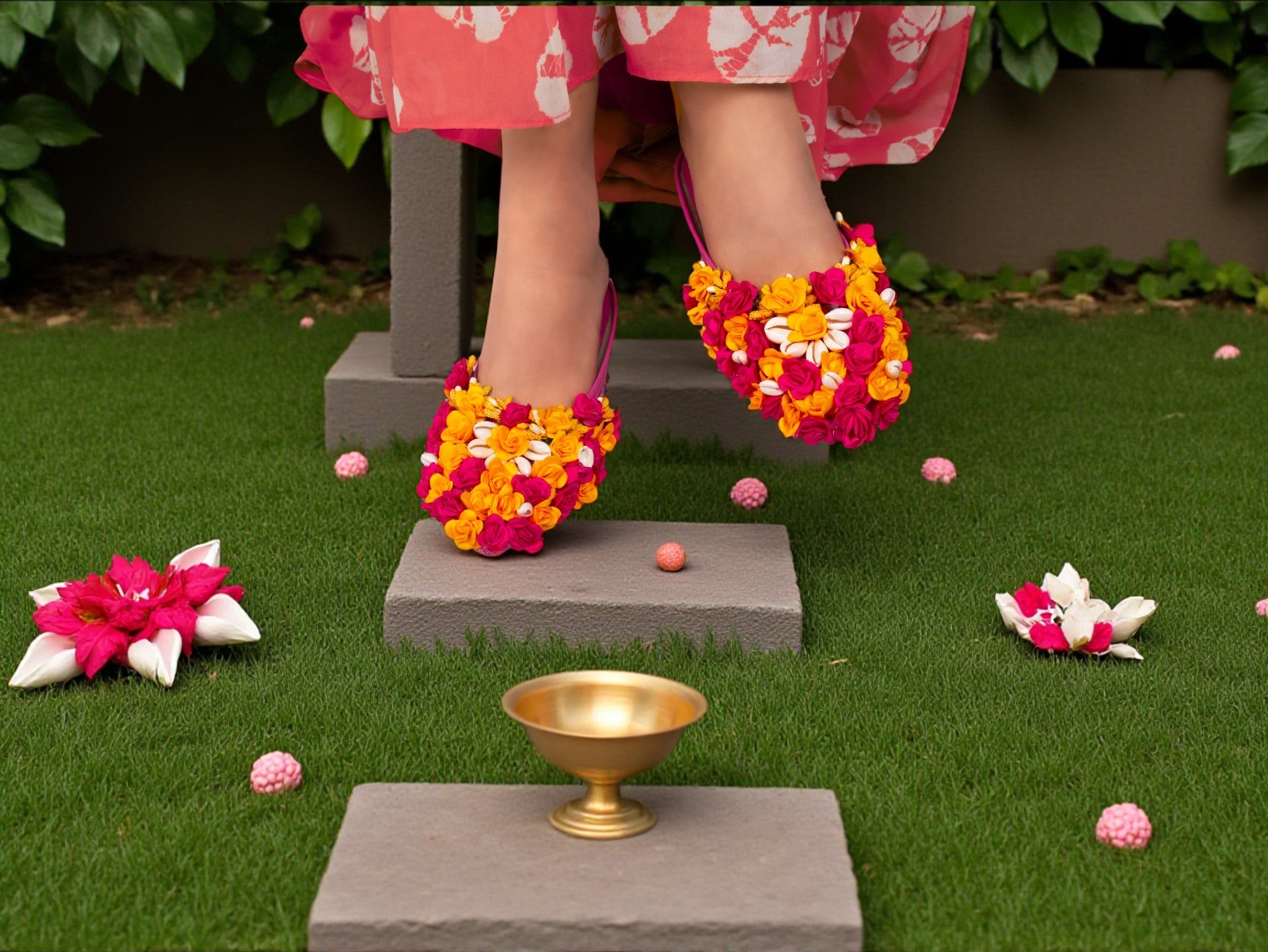 Sundar Phool Floral Juti