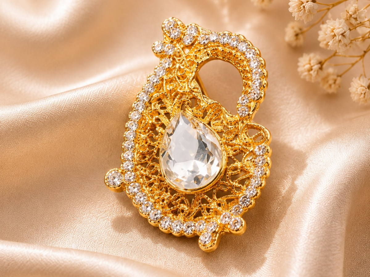 Crystal Paisley Men's Brooch Pin – Gold Finish