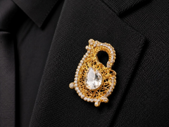 Crystal Paisley Men's Brooch Pin – Gold Finish